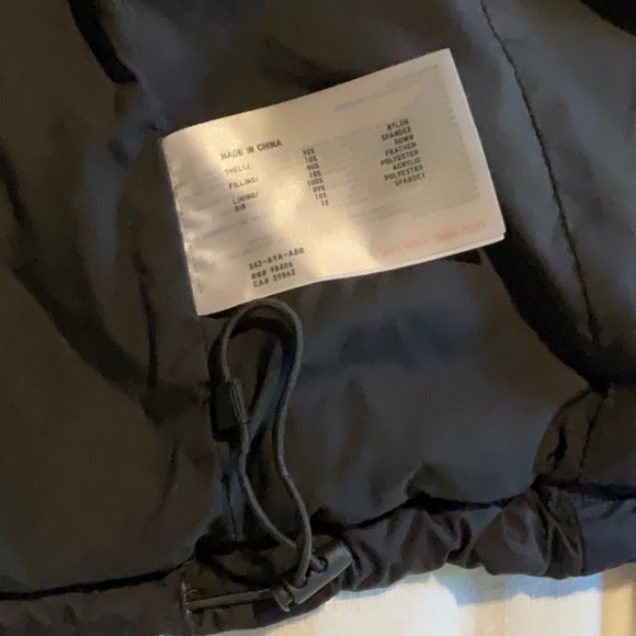 T-down by theory / uniqlo Navy & Black hooded down feather vest (size 7-8) - Picture 7 of 8